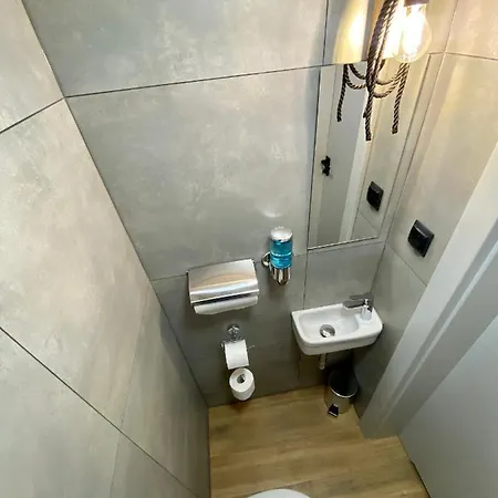 Otel Thruster - Rooms, Kitchen, Chill-out Zone-netflix, Lobby-netflix