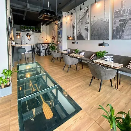 Otel Thruster - Rooms, Kitchen, Chill-out Zone-netflix, Lobby-netflix Gdynia