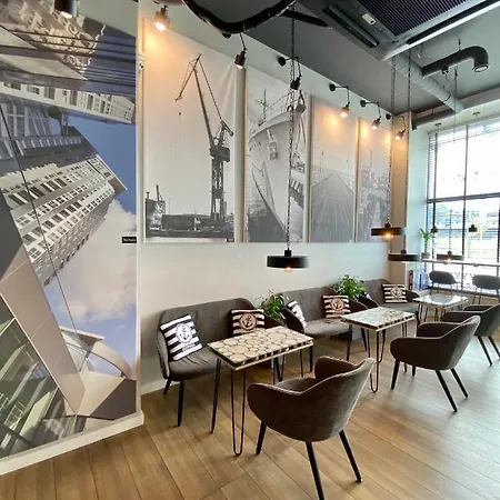 Thruster - Rooms, Kitchen, Chill-out Zone-netflix, Lobby-netflix Otel Gdynia