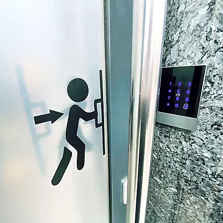 Thruster - Rooms, Kitchen, Chill-out Zone-netflix, Lobby-netflix 格丁尼亚