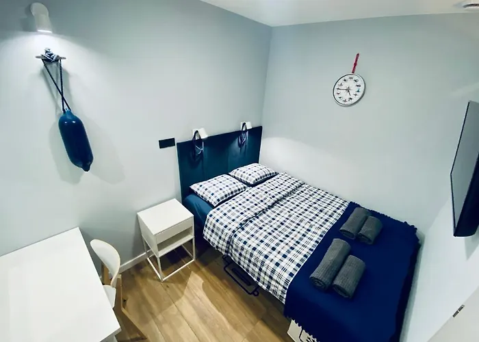 Hotel Thruster - Rooms, Kitchen, Chill-out Zone-netflix, Lobby-netflix