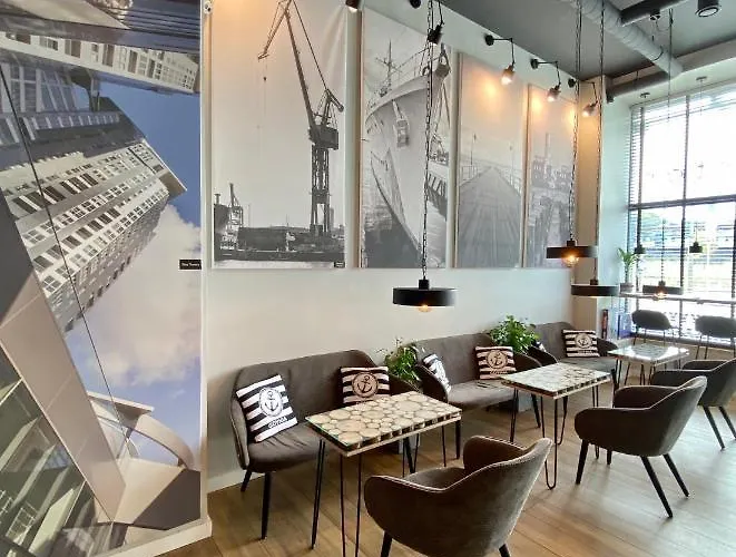 Thruster - Rooms, Kitchen, Chill-out Zone-netflix, Lobby-netflix Szálloda Gdynia