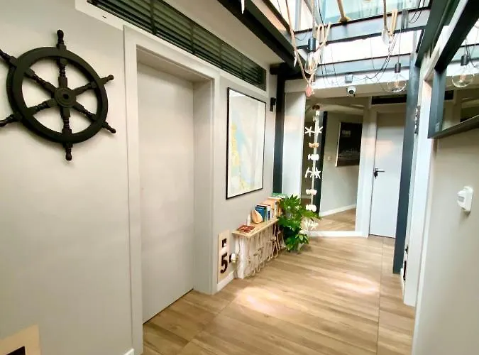 Thruster - Rooms, Kitchen, Chill-out Zone-netflix, Lobby-netflix